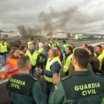 Agricultures cortan la A-62 en Ciudad Rodrigo durante una protesta