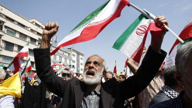 Anti-Israel rally in Tehran following explosions around central city of Isfahan