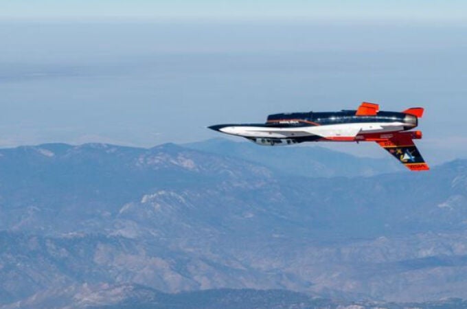 VISTA X-62A, el F-16 modificado que ha sido pilotado por IA.