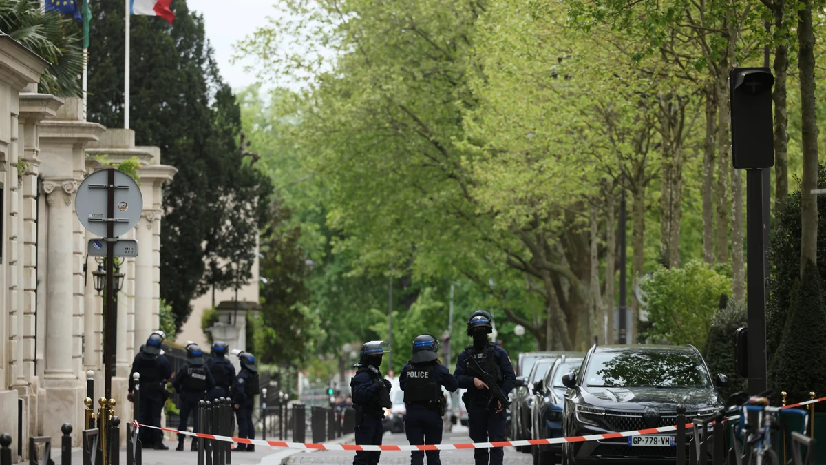 Detenido el individuo que amenazaba con inmolarse en el Consulado iraní en París