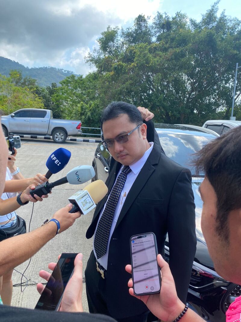 Khun Anan, a su llegada hoy al tribunal de Koh Samui