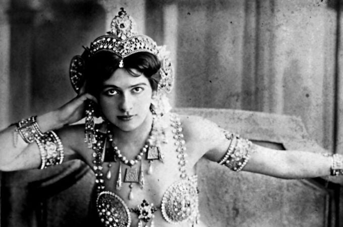 Mata Hari, una de las espías más famosas, pero menos conocidas, de las que en este libro se revelan muchos aspectos interesantes de ella