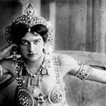 Mata Hari, una de las espías más famosas, pero menos conocidas, de las que en este libro se revelan muchos aspectos interesantes de ella