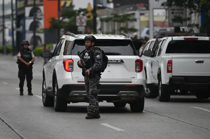 Ecuador sufre el segundo asesinato de un alcalde en tres días en la antesala del referéndum de Noboa sobre la inseguridad 