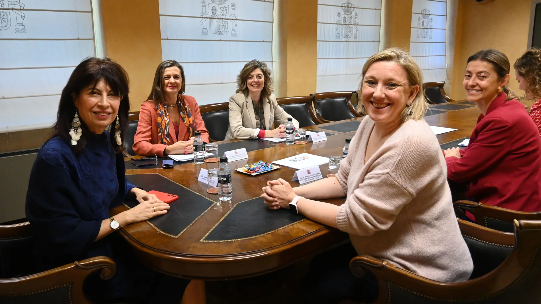 Un momento de la reunión que han mantenido en Valladolid la consejera Isabel Blanco con la ministra de Igualdad, Ana Redondo, y sus respectivos equipos