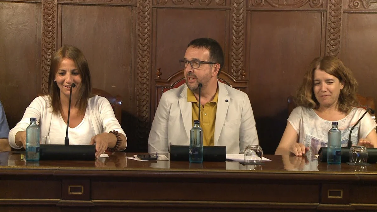 El Ayuntamiento independentista de Vic (Barcelona) señala a las empresas que no usen el catalán