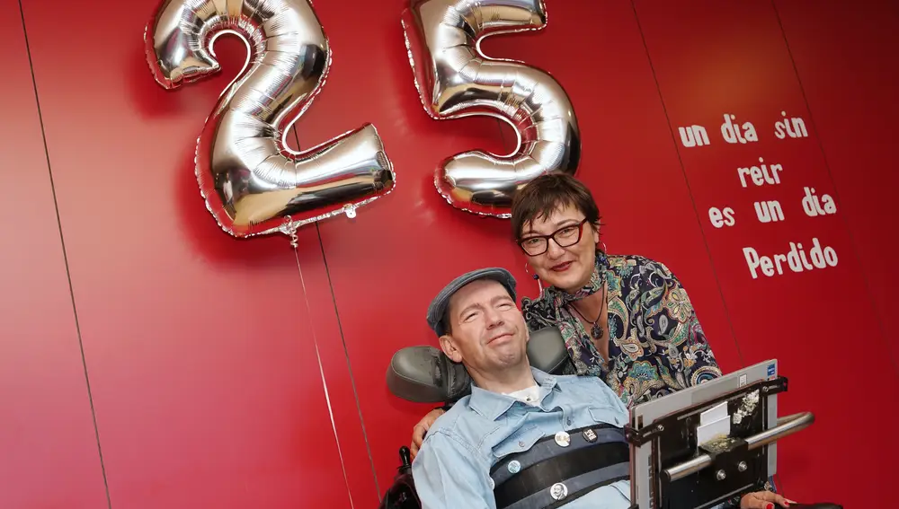 Charlie y Puri, 25 años de miradas compartidas para enfrentar el síndrome de cautiverio