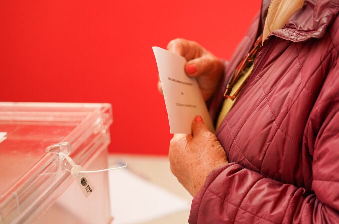 Abren las mesas electorales para las elecciones autonómicas vascas