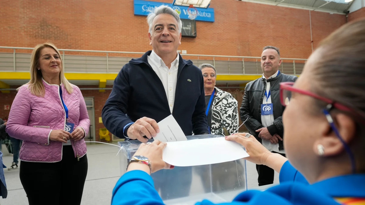 Así han votado los candidatos: De Andrés (PP), el más madrugador, a Otxandiano (Bildu), el más eufórico