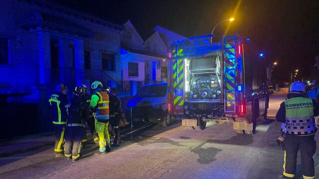 Herido muy grave y 3 leves en el incendio del garaje de un chalet en Torres de la Alameda