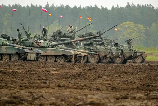 Defensa condecora al militar fallecido en Polonia mientras se investiga un fallo del armamento