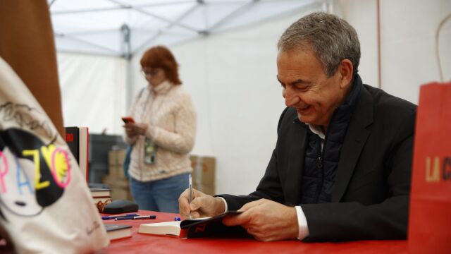 Zapatero pide a Bildu dar un paso más para condenar a ETA "cuando estén convencidos"