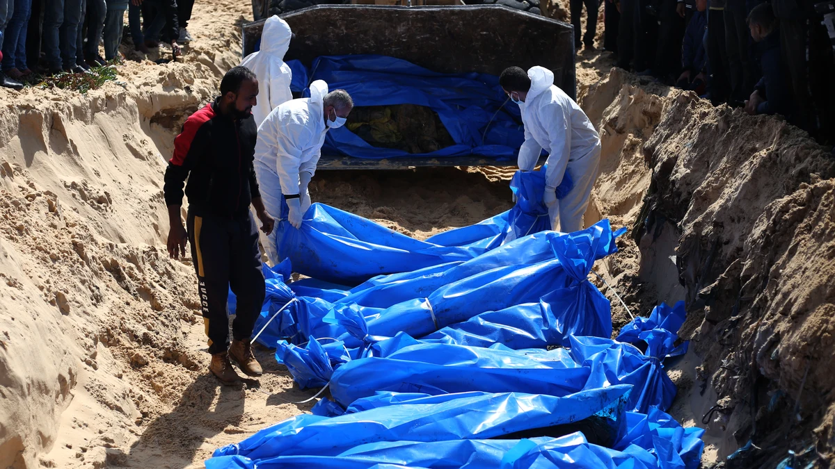 Las fosas comunes del hospital de Jan Yunis: ¿ejecuciones o combatientes de Hamás fallecidos en la guerra?
