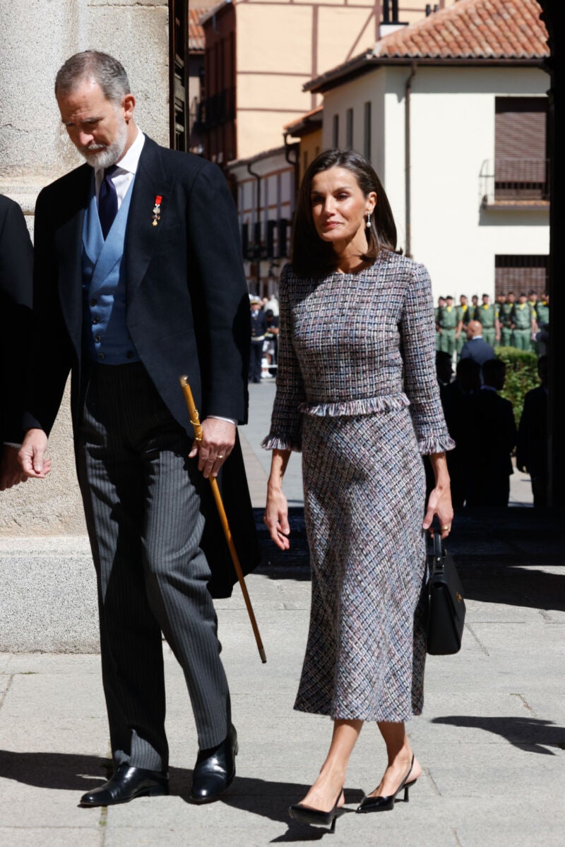 La Reina Letizia con vestido de tweed.