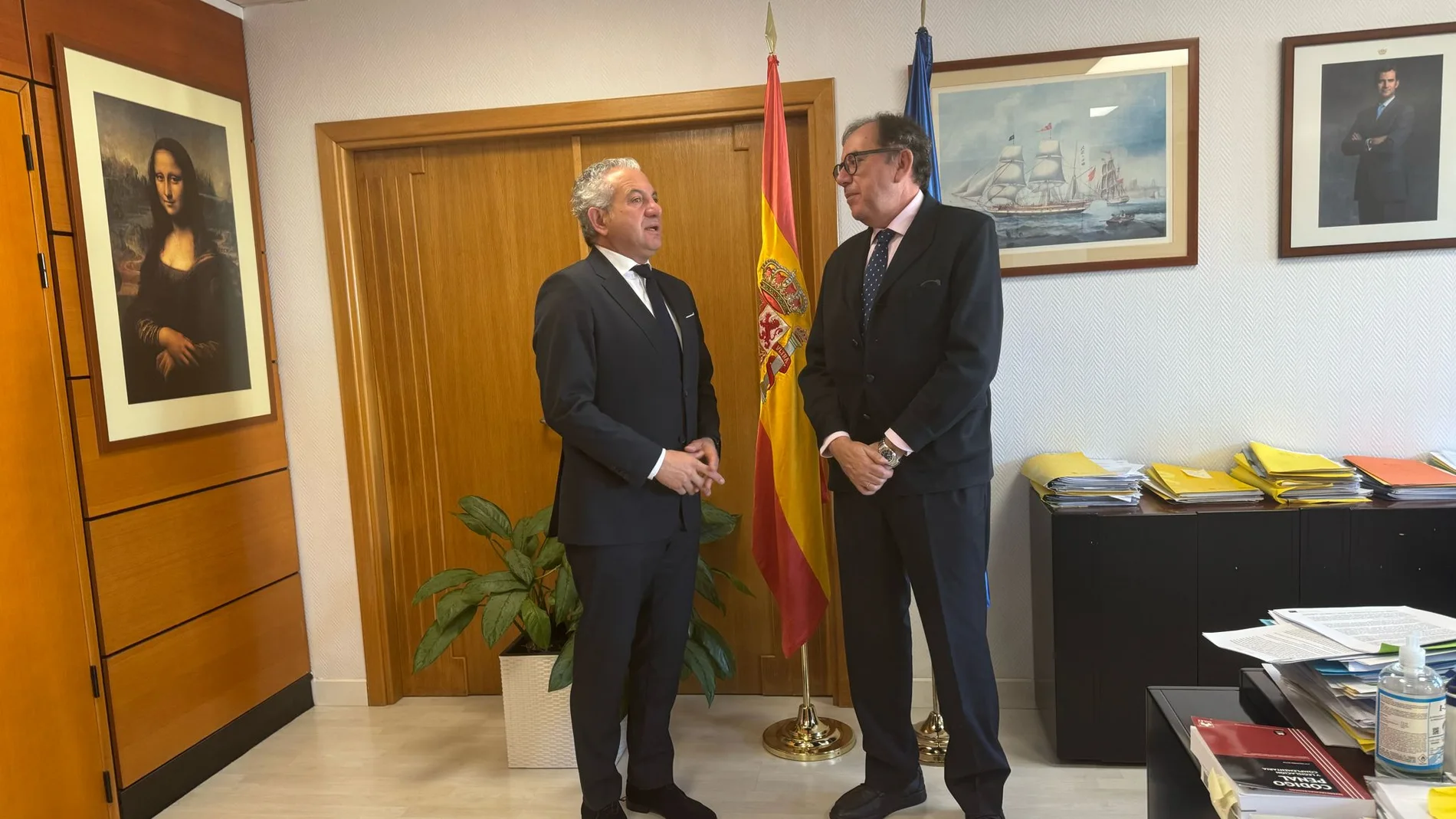 El delegado del Gobierno, Nicanor Sen junto al secretario general de Instituciones Penitenciarias, Ángel Luis Ortiz