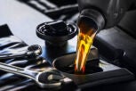Cambiando el aceite del coche 