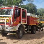 Un vehículo y efectivos de los Bomberos de Andújar en el parque natural