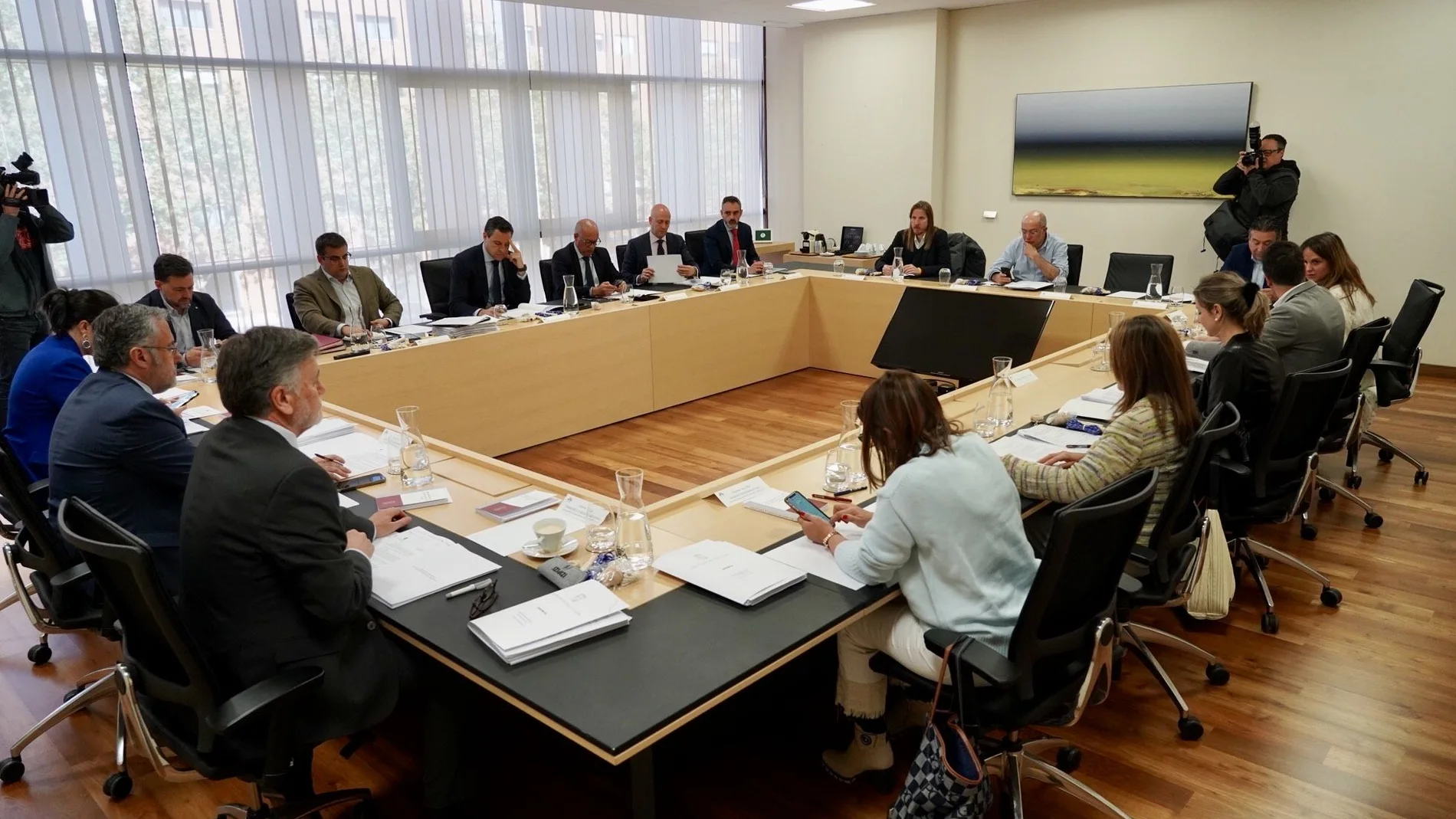 Reunión de la junta de portavoces de las Cortes presidida por Carlos Pollán