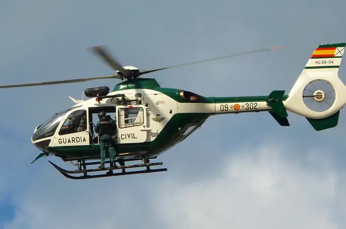 Un helicóptero de la Guardia Civil caza una furgoneta con 155 kilos de marihuana en Albacete
