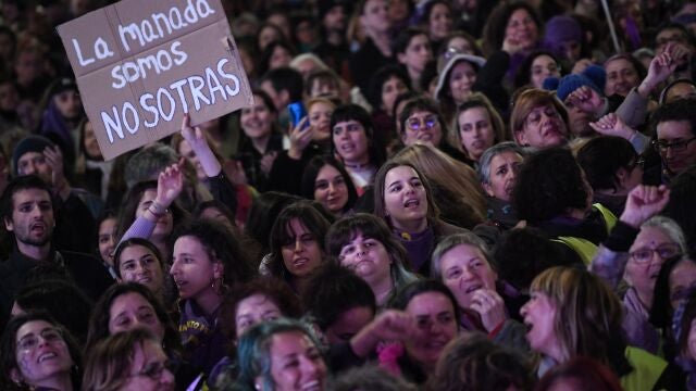 Miles de mujeres durante una manifestación convocada por la Comisión 8M, por el 8M, Día Internacional de la Mujer.