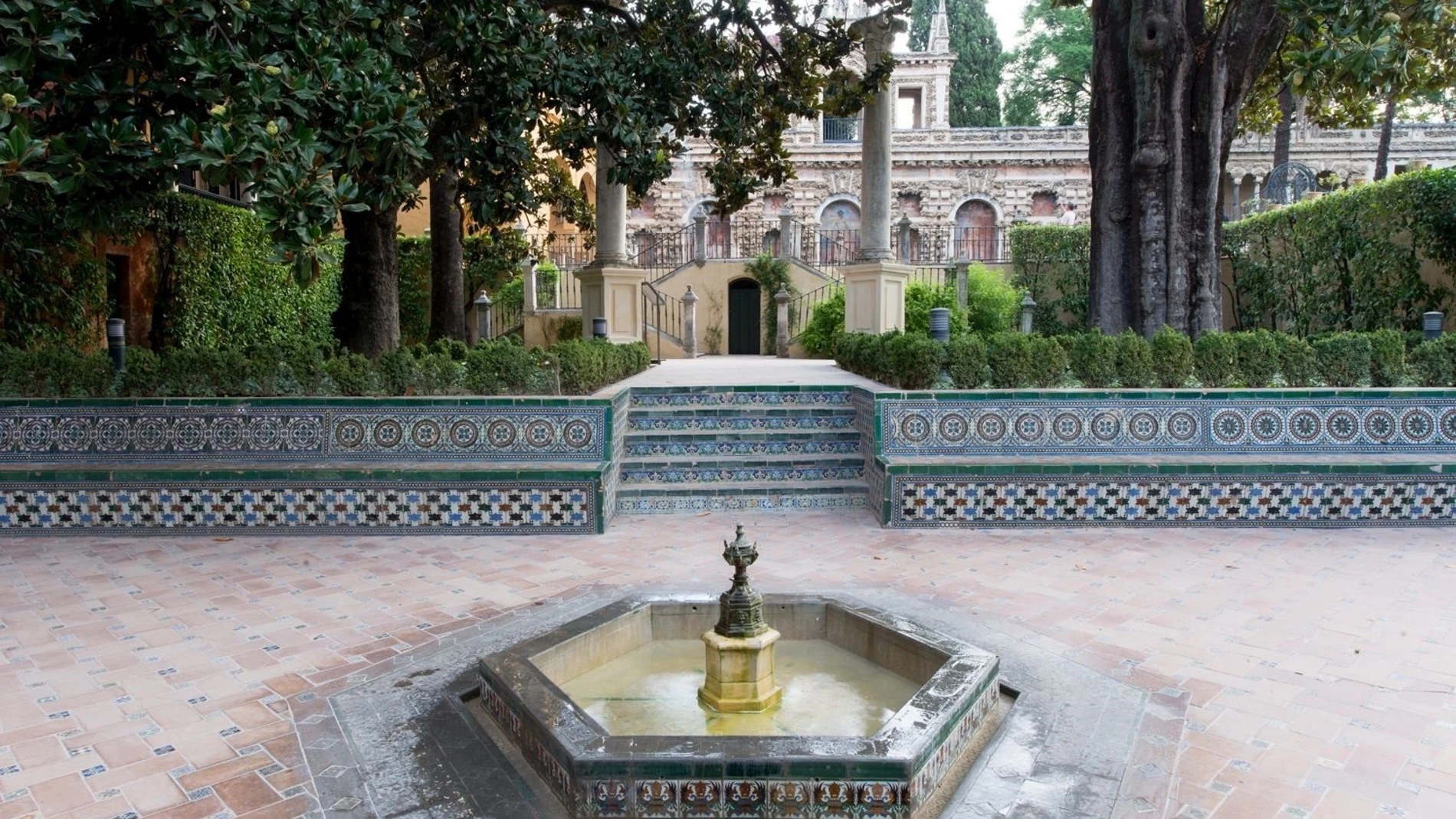 Un patio del Alcázar de Sevilla