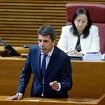 El president de la Generalitat, Carlos Mazón, responde en el pleno de Les Corts Valencianes a preguntas sobre la situación de la Comunitat Valenciana