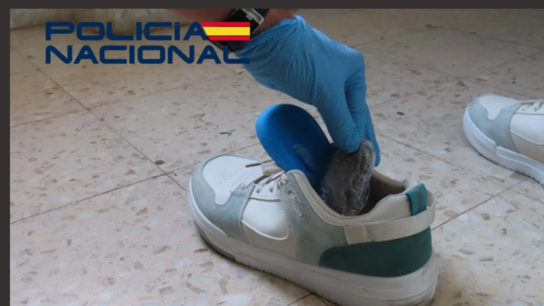 Zapatilla en la que iba escondida la droga