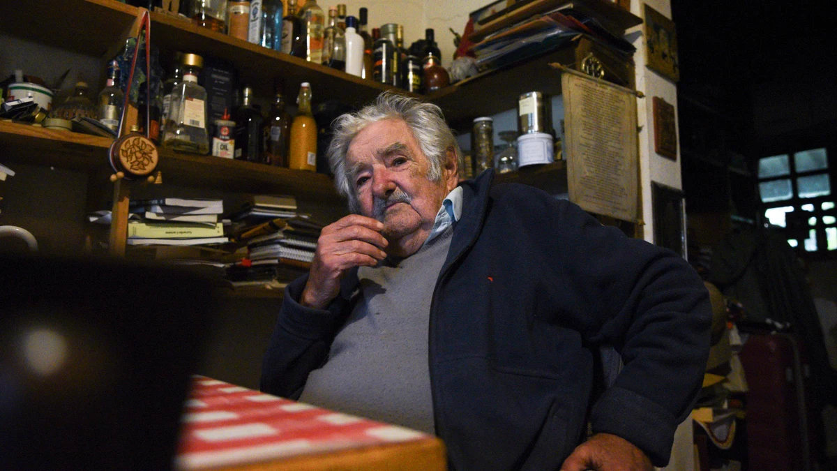 El expresidente de Uruguay, José Mujica, anuncia que tiene un tumor en el esófago