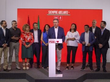 El secretario general del PSOE-A, Juan Espadas, y los secretarios provinciales del PSOE andaluz