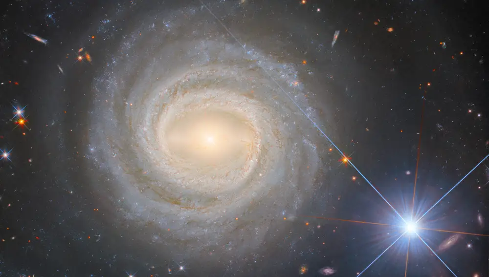 NGC 3783, una brillante galaxia espiral barrada