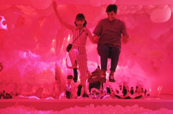 Llega a Barcelona "Pop Air": la espectacular exposición de globos que salió en 'Emily in Paris'