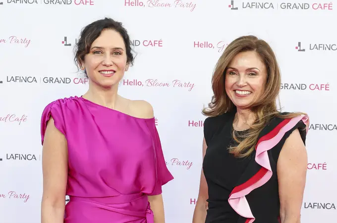 Isabel Díaz Ayuso es la invitada perfecta de Madrid con el vestido de 'efecto tipazo' de su firma favorita 