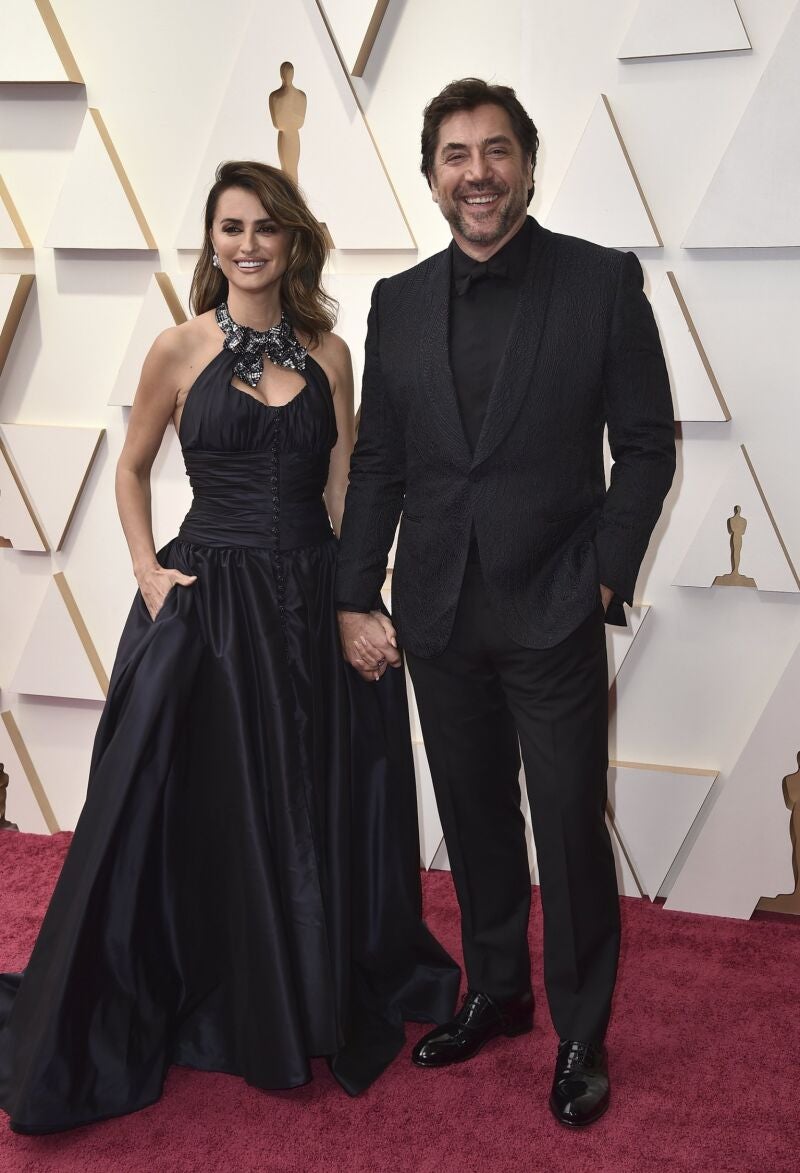 Penelope Cruz, left, and Javier Bardem arrive at the Oscars