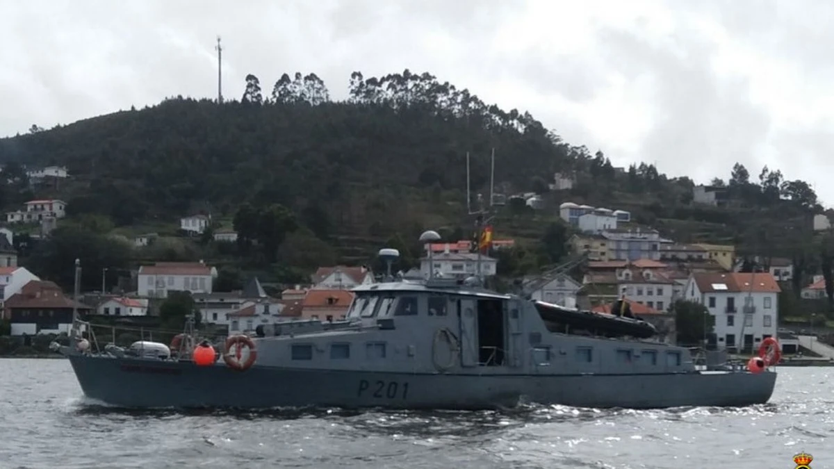 El Cabo Fradera, el único buque de la Armada de vigilancia fluvial y con su base lejos del mar