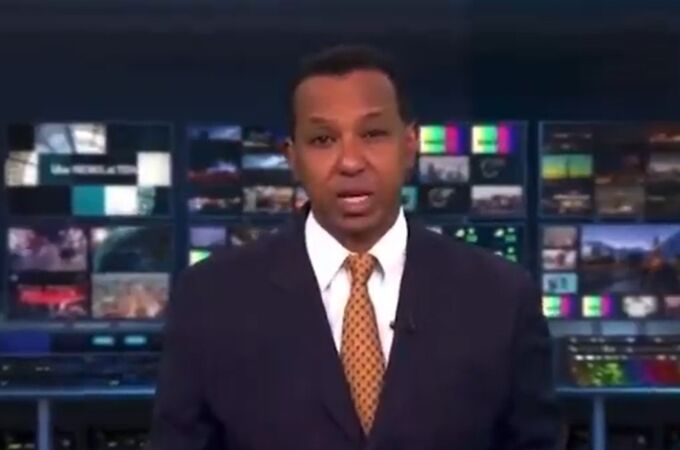 Un presentador de informativos, en directo durante 28 minutos tras sufrir síntomas de derrame