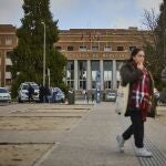 Estudiantes universitarias en la Facultad de Medicina