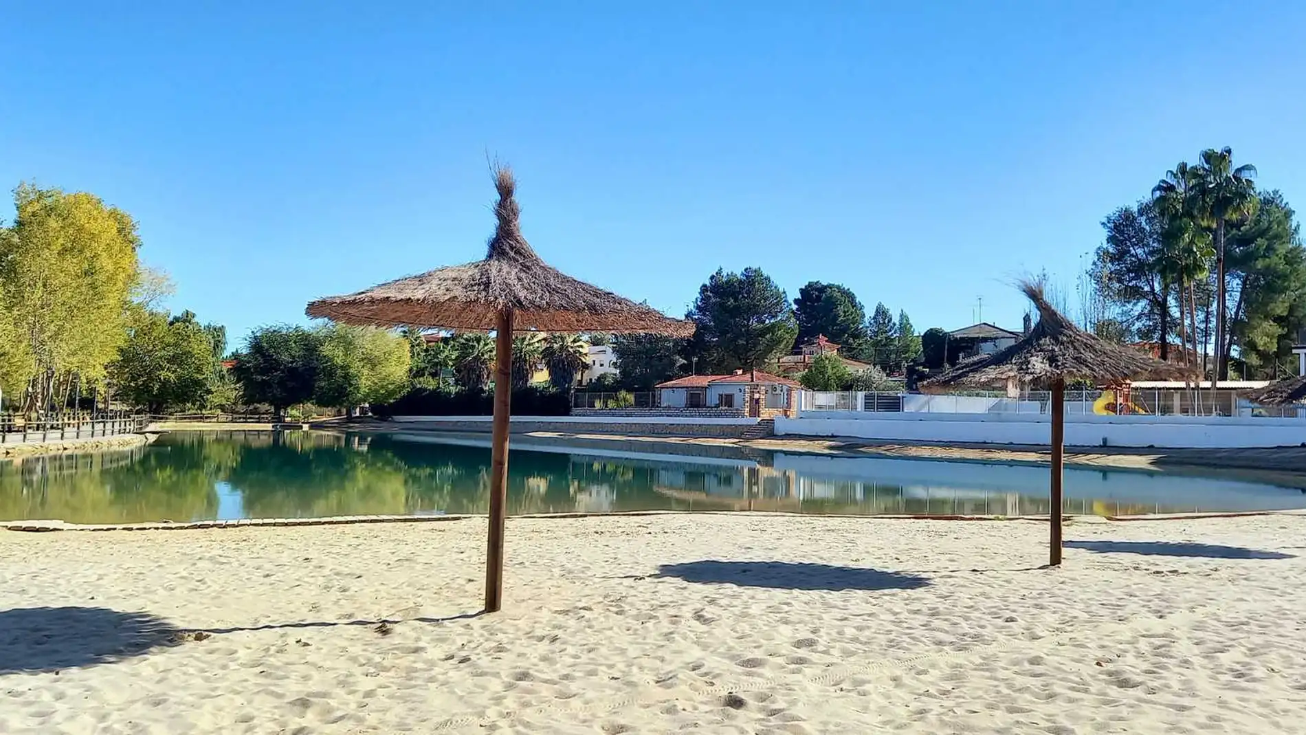 Imagen del Lago Playamonte, situado en la localidad valenciana de Navarrés
