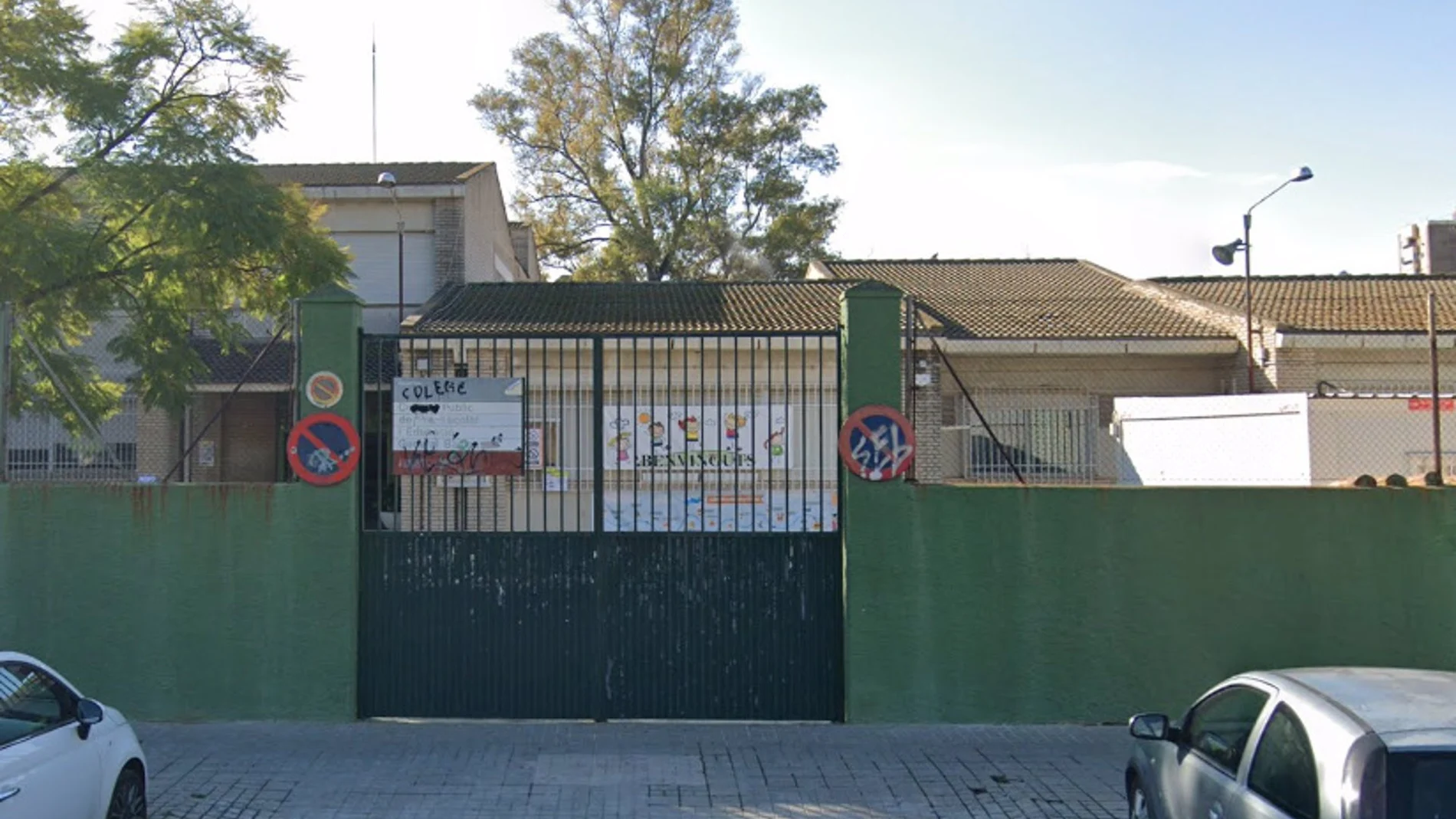 Un incendio en un aula de un CEIP de Valencia, sin heridos, obliga a desalojar a 120 personas
