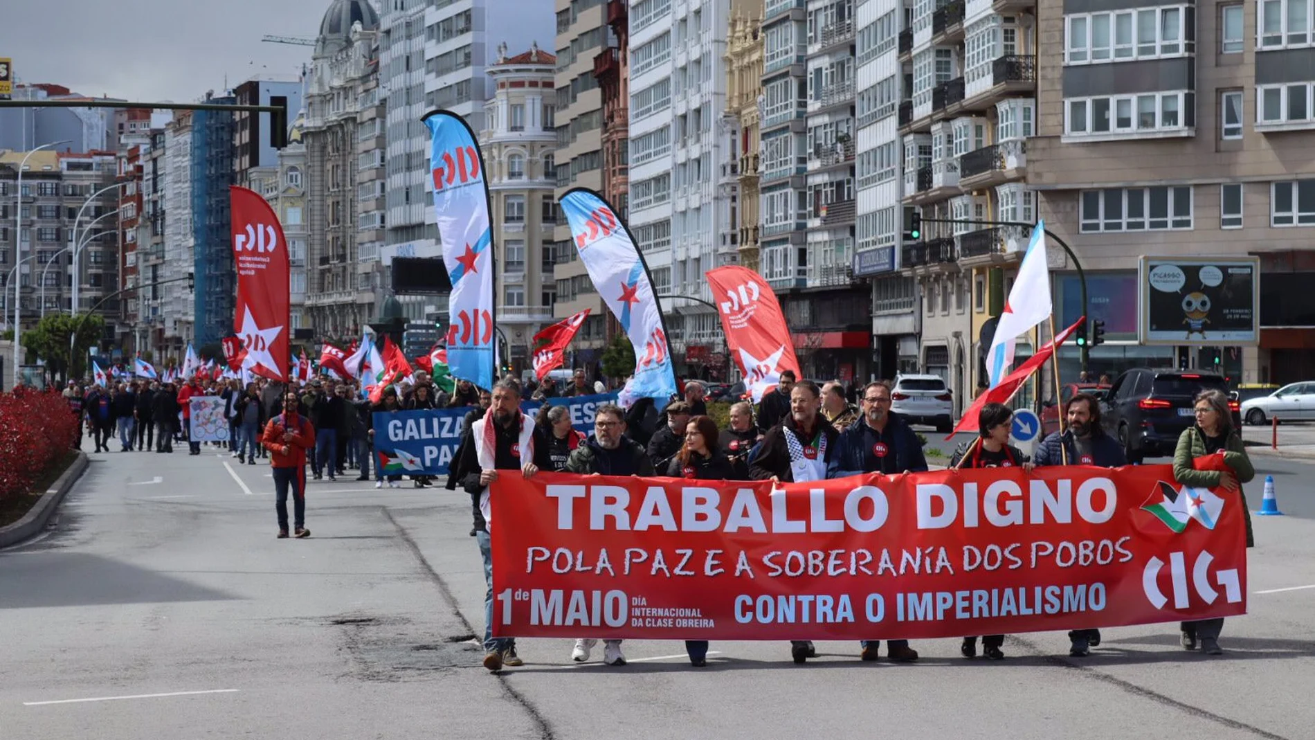 Miles de personas se manifiestan en Galicia en demanda de mejores salarios y trabajo digno