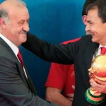 Vicente del Bosque, junto a José Luis Rodríguez Zapatero con la Copa del Mundo