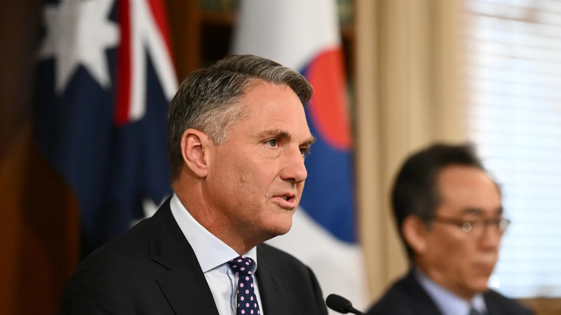 Melbourne (Australia), 01/05/2024.- Australian Deputy Prime Minister Richard Marles (L) and South Korean Foreign Minister Cho Tae-yeol (R) participate in an Australia and Republic of Korea joint press conference in Melbourne, Australia, 01 May 2024. (Corea del Norte, Corea del Sur) EFE/EPA/JOEL CARRETT AUSTRALIA AND NEW ZEALAND OUT