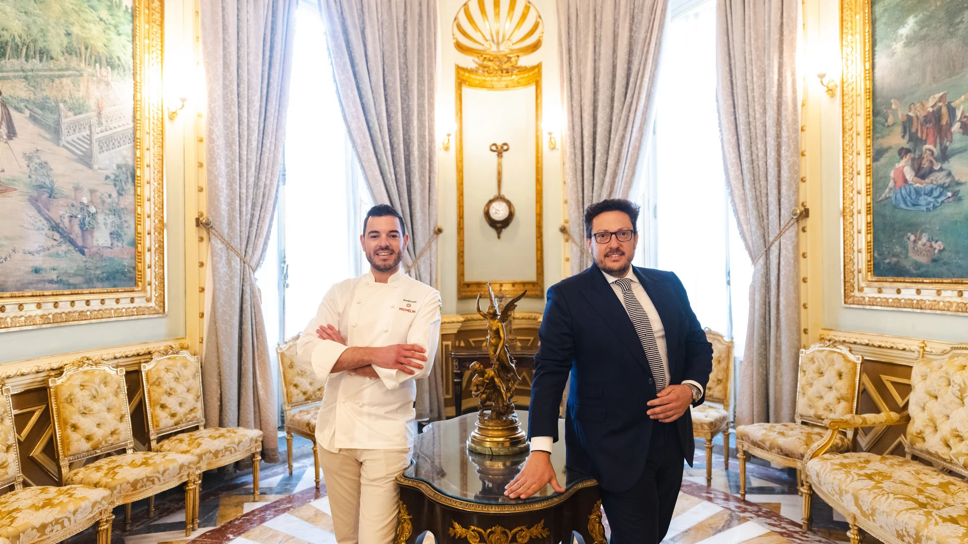 El Chef Cristóbal Muñoz y Guillermo Baltasar en el Palacio de los Duques de Saldaña.
