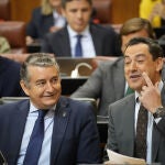 Juanma Moreno en la sesión de control al gobierno del Parlamento andaluz
