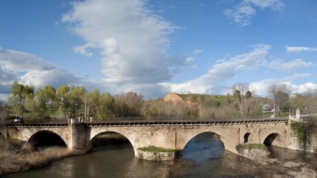 Puente sobre el río Henares de Guadalajara 