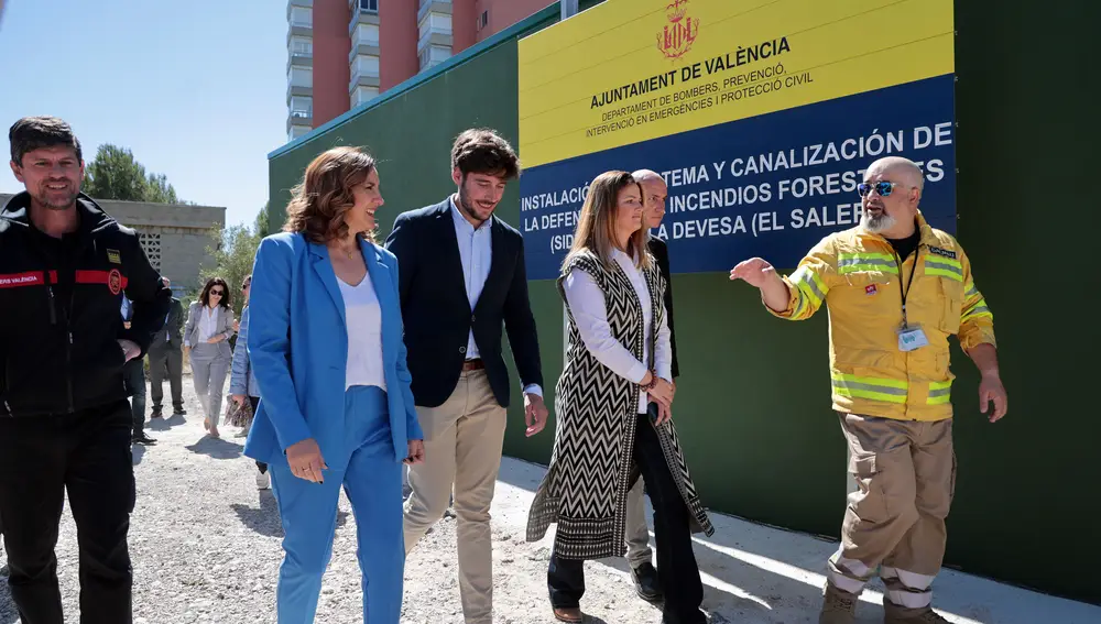 La alcaldesa Catalá y el edil Caballero han visitado los depósitos y la zona donde están instalados los cañones