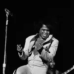 James Brown durante un concierto en Hamburgo, Alemania, en 1973
