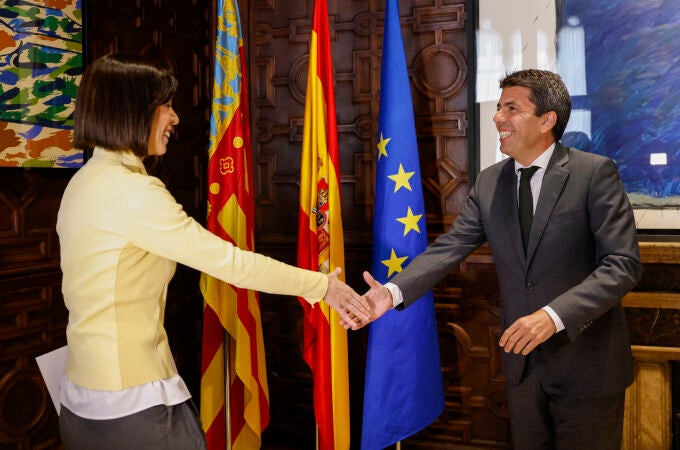 El president de la Generalitat, Carlos Mazón, se reune con la secretaria general del PSPV-PSOE, Diana Morant