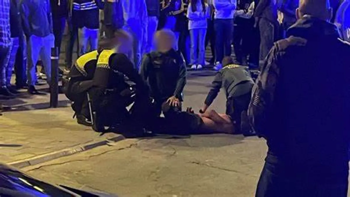 Vídeo: brutal y salvaje pelea de menas marroquíes en plena calle de Lleida