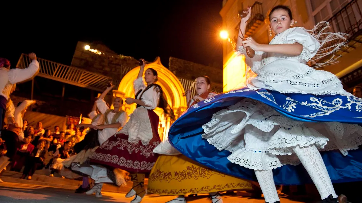 El centro histórico de Cartagena prepara para un fin de semana de fiesta por las Cruces de Mayo