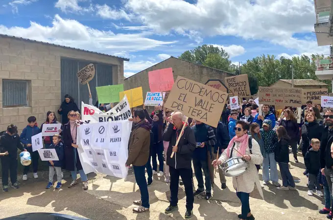 Centenares de vecinos vuelven a clamar contra el proyecto de la macroplanta de biogás en el Valle del Tera (Zamora)